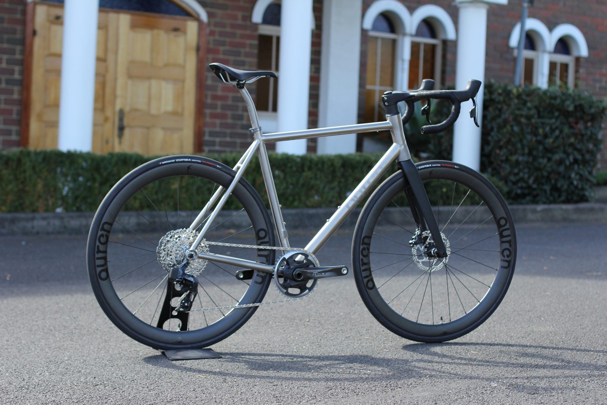 Auren Peregrine titanium road bike, three-quarter view