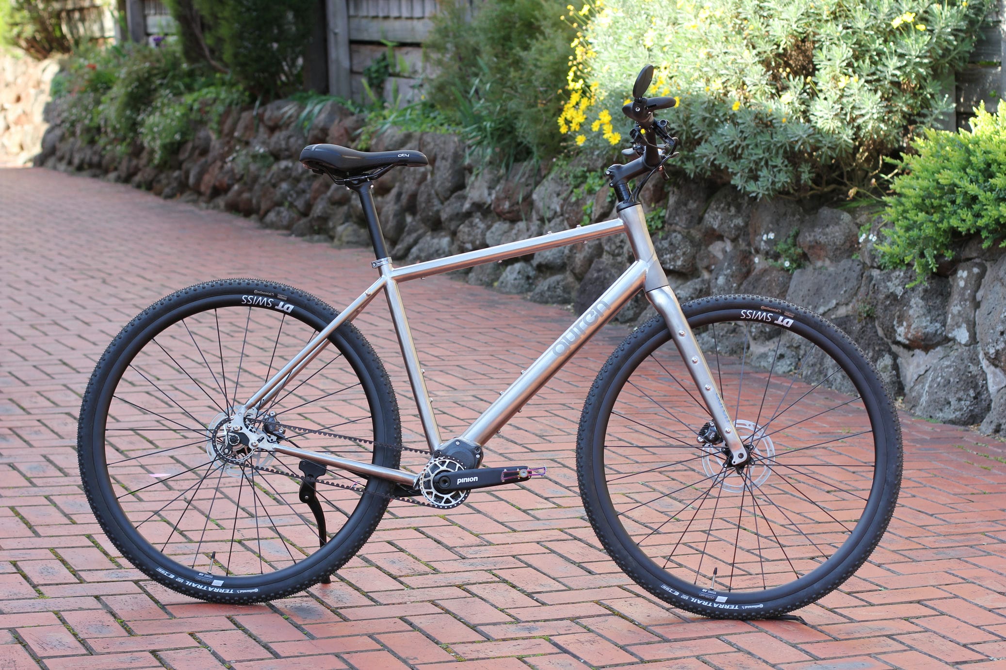 Auren titanium bike with a Pinion Smart.Shift C1.12i gearbox