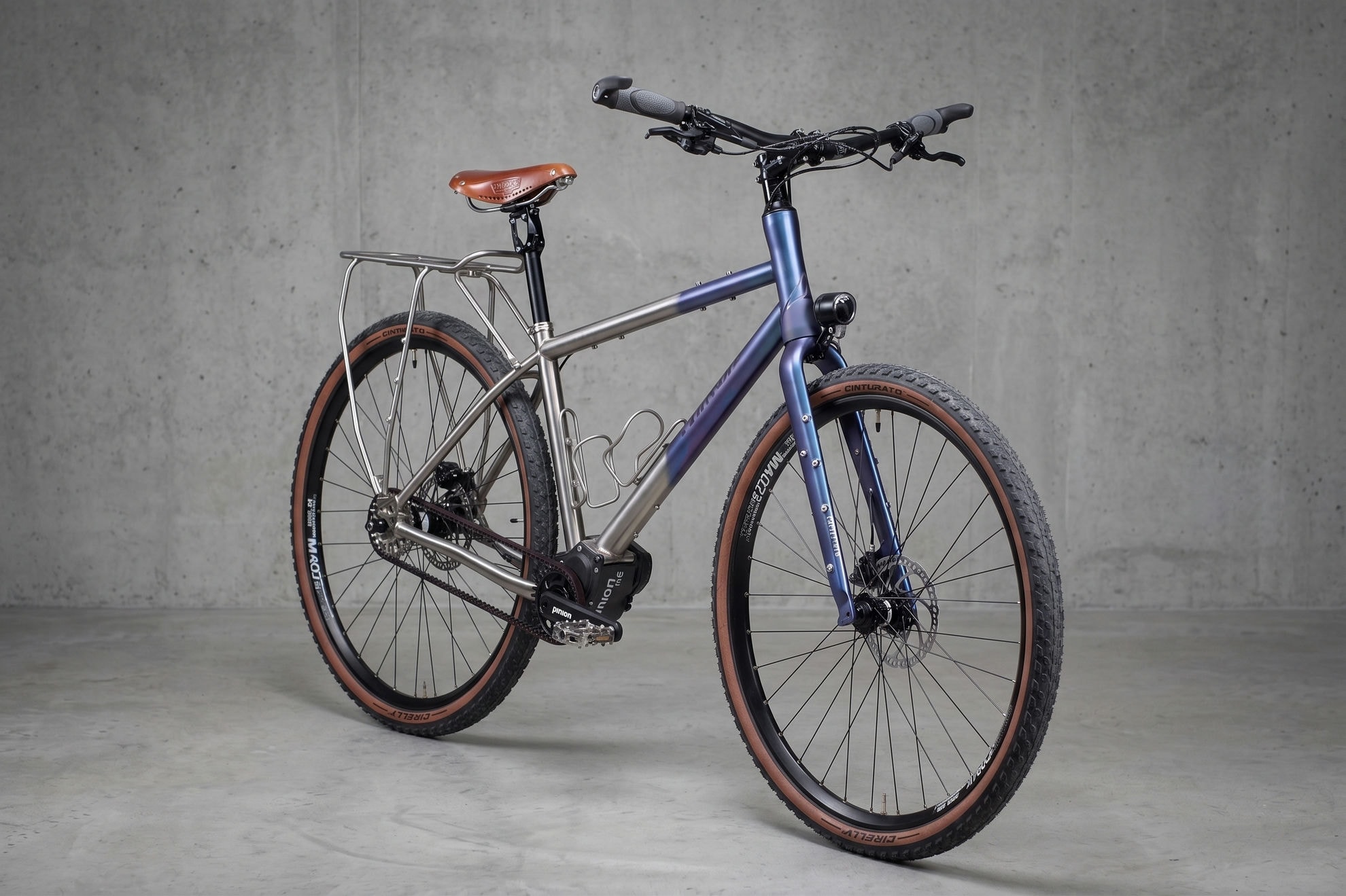 Auren anodised titanium flat-bar Pinion bike with Smart.Shift C1.12i