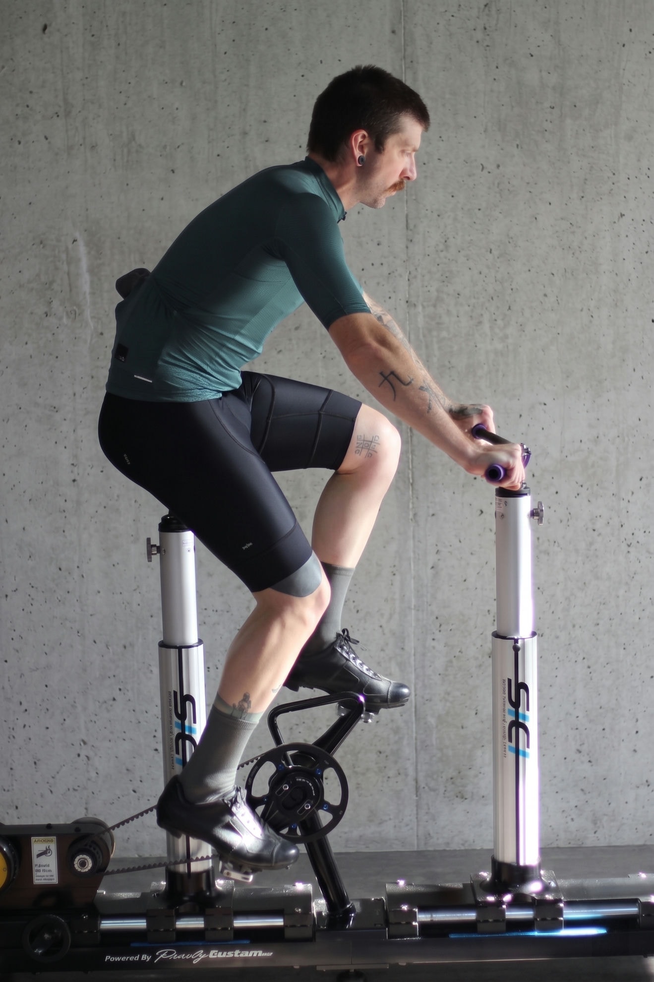 A rider on the fit jig during a custom geometry session