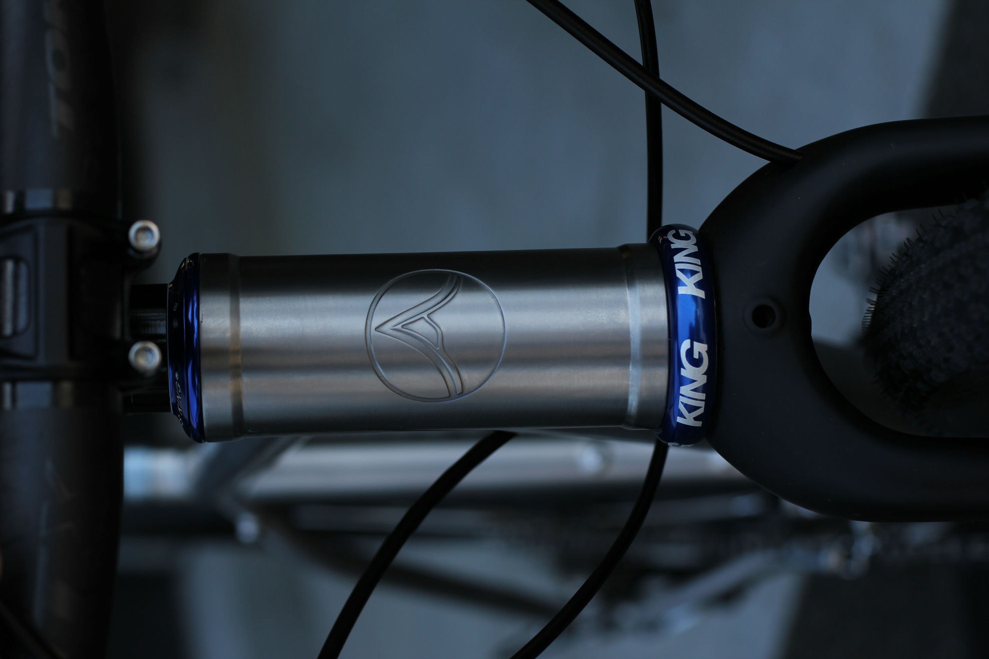 Head tube and headset on an Auren titanium frame
