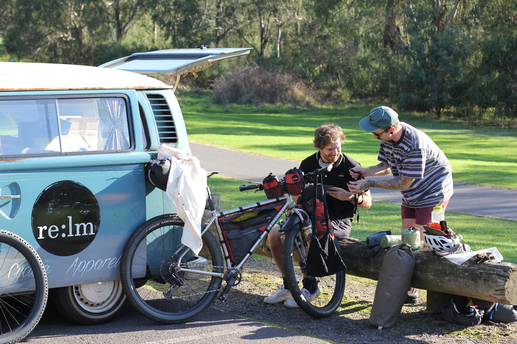 Riders packing Auren titanium bikes beside a Kombi van