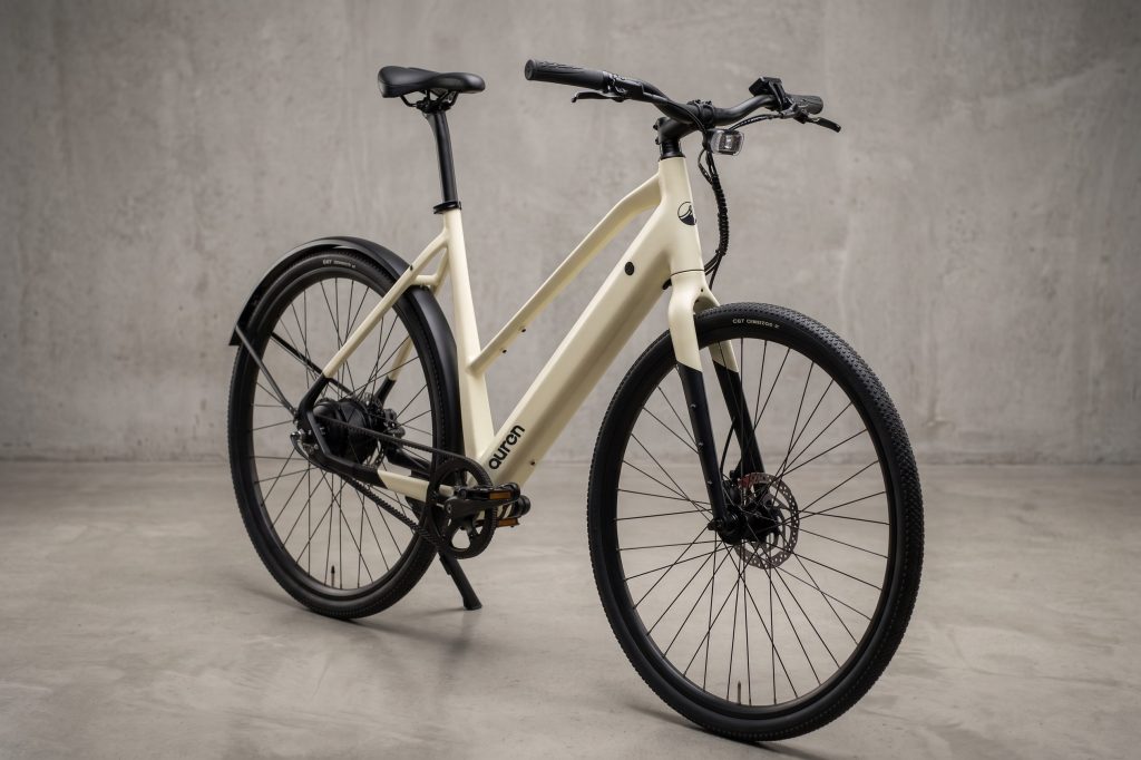 Auren EV5 in Sand from the front three-quarter, showing the integrated alloy rear mudguard
