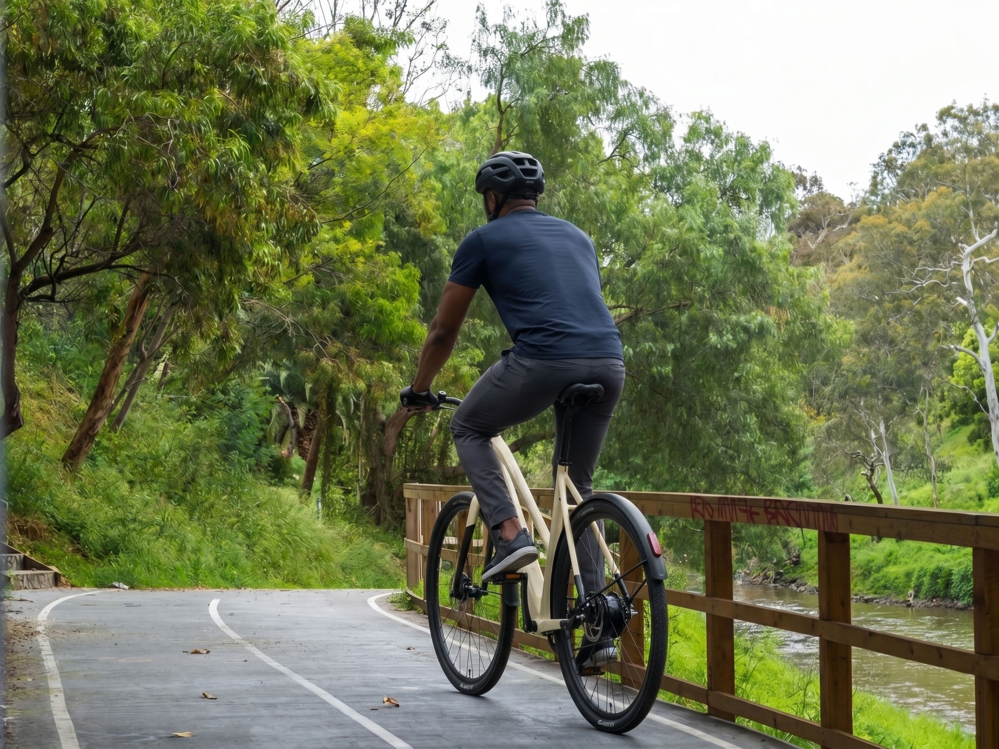 Rider on an Auren EV5 on the Yarra Trail