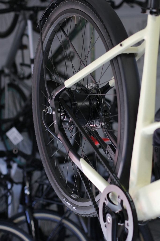 Michelin carbon belt running from the chainring to the rear hub of the Auren EV5