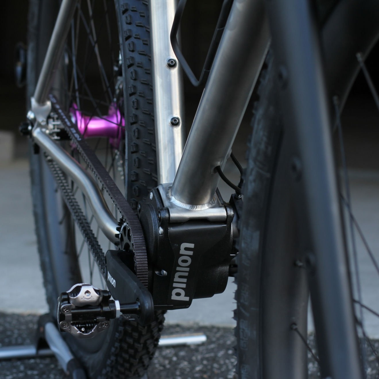 Pinion gearbox on an Auren titanium frame with a purple hub